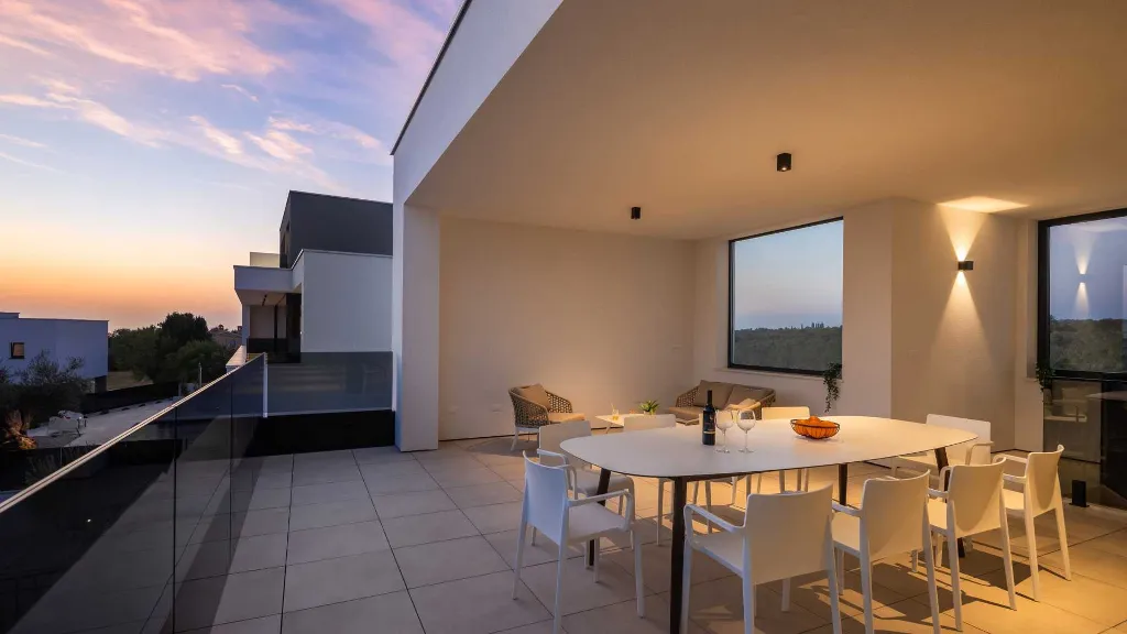 Spacious Villa with Pool and Sauna near Pula