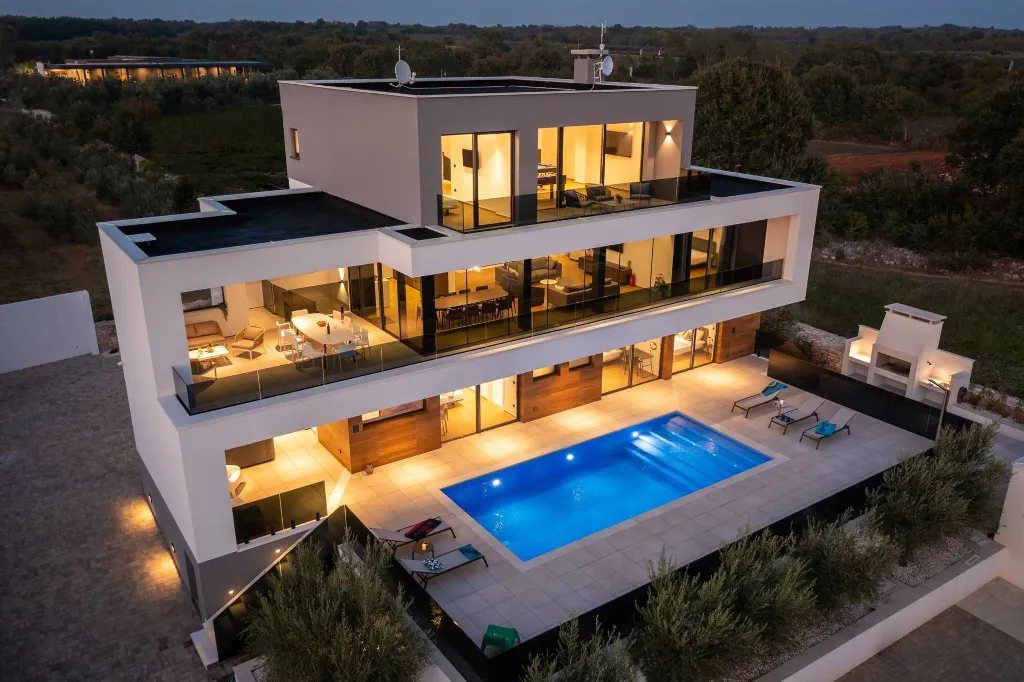 Spacious Villa with Pool and Sauna near Pula