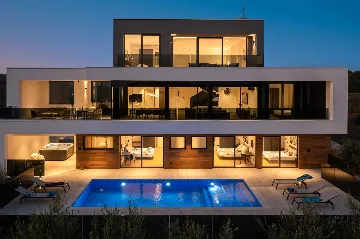 Spacious Villa with Pool and Sauna near Pula