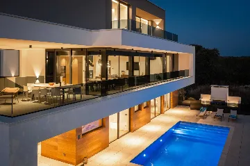 Spacious Villa with Pool and Sauna near Pula