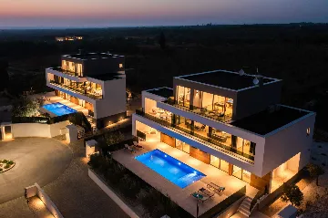 Spacious Villa with Pool and Sauna near Pula