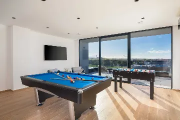 Spacious Villa with Pool and Sauna near Pula