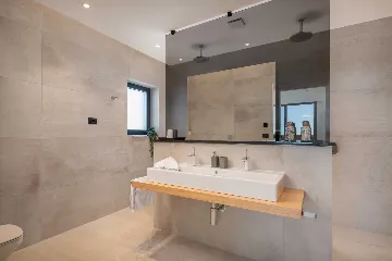 Spacious Villa with Pool and Sauna near Pula