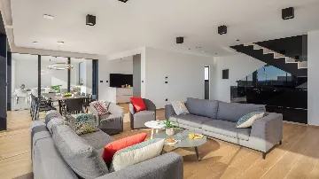 Spacious Villa with Pool and Sauna near Pula