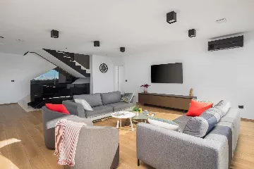 Spacious Villa with Pool and Sauna near Pula