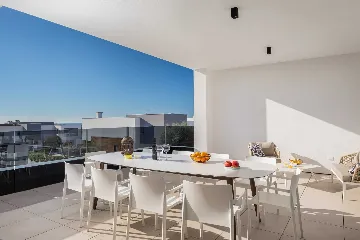 Spacious Villa with Pool and Sauna near Pula