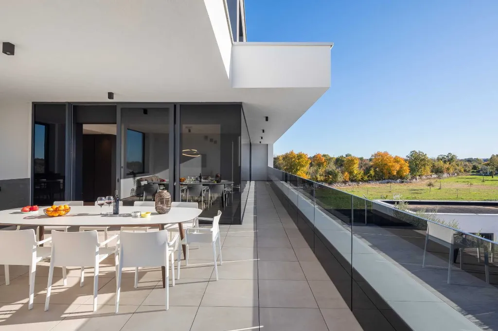 Spacious Villa with Pool and Sauna near Pula