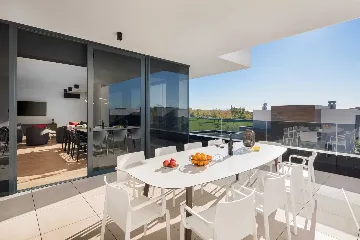 Spacious Villa with Pool and Sauna near Pula