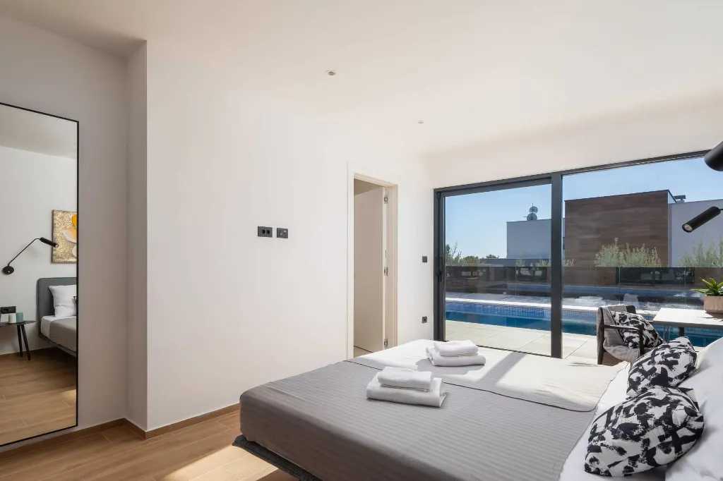 Spacious Villa with Pool and Sauna near Pula