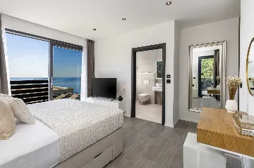 Modern 5-Bedroom Villa With Pool in Plat, Croatia