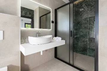 Modern 5-Bedroom Villa With Pool in Plat, Croatia