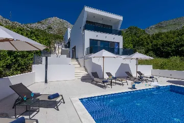 Modern 5-Bedroom Villa With Pool in Plat, Croatia