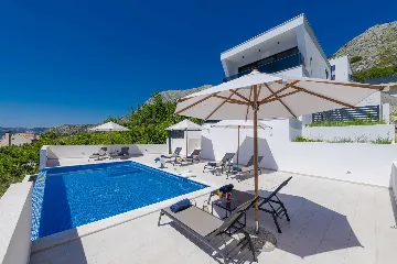 Modern 5-Bedroom Villa With Pool in Plat, Croatia