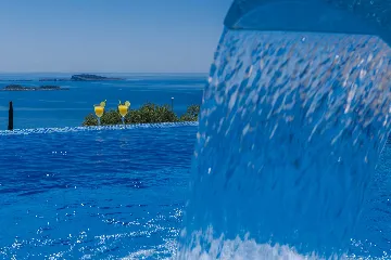 Modern 5-Bedroom Villa With Pool in Plat, Croatia