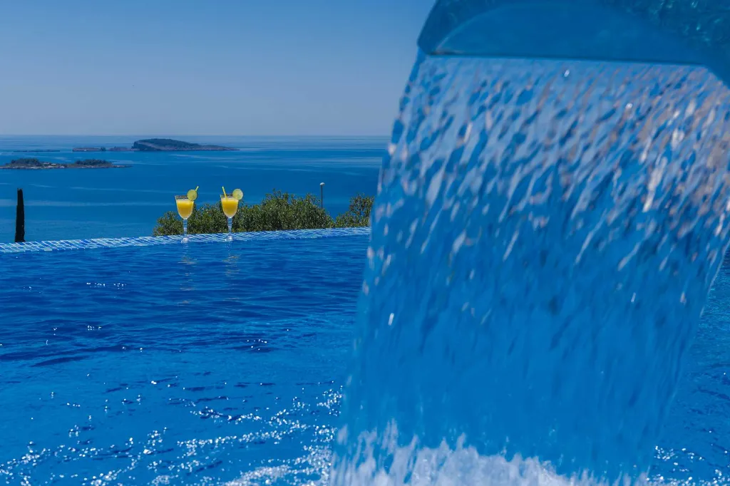 Modern 5-Bedroom Villa With Pool in Plat, Croatia