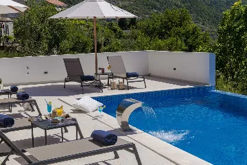Modern 5-Bedroom Villa With Pool in Plat, Croatia