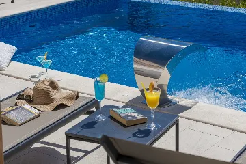 Modern 5-Bedroom Villa With Pool in Plat, Croatia