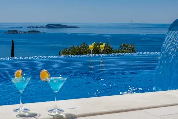 Modern 5-Bedroom Villa With Pool in Plat, Croatia