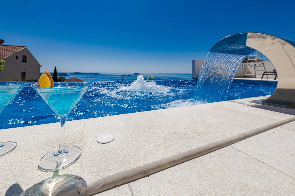 Modern 5-Bedroom Villa With Pool in Plat, Croatia