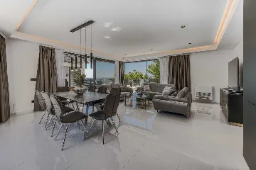 Modern 5-Bedroom Villa With Pool in Plat, Croatia