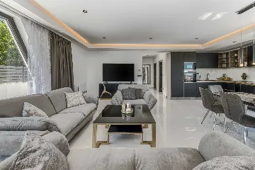 Modern 5-Bedroom Villa With Pool in Plat, Croatia