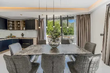 Modern 5-Bedroom Villa With Pool in Plat, Croatia