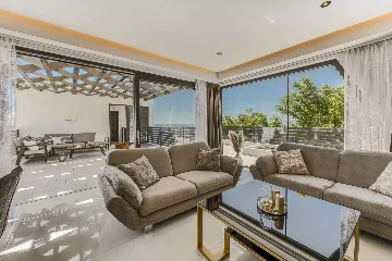 Modern 5-Bedroom Villa With Pool in Plat, Croatia