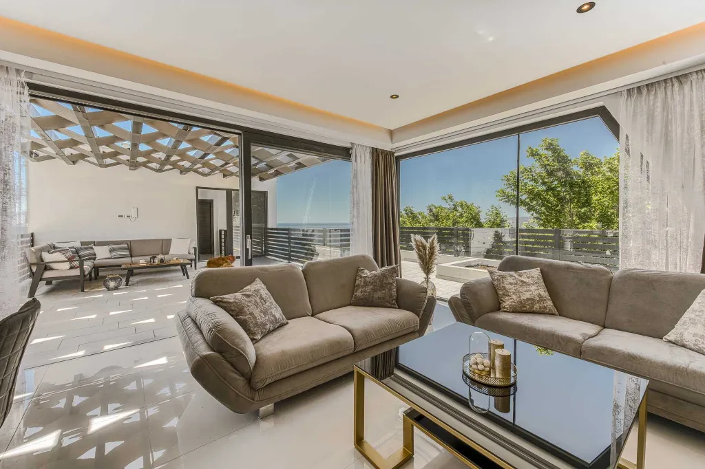 Modern 5-Bedroom Villa With Pool in Plat, Croatia