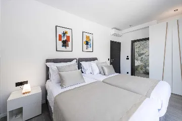 Modern 5-Bedroom Villa With Pool in Plat, Croatia