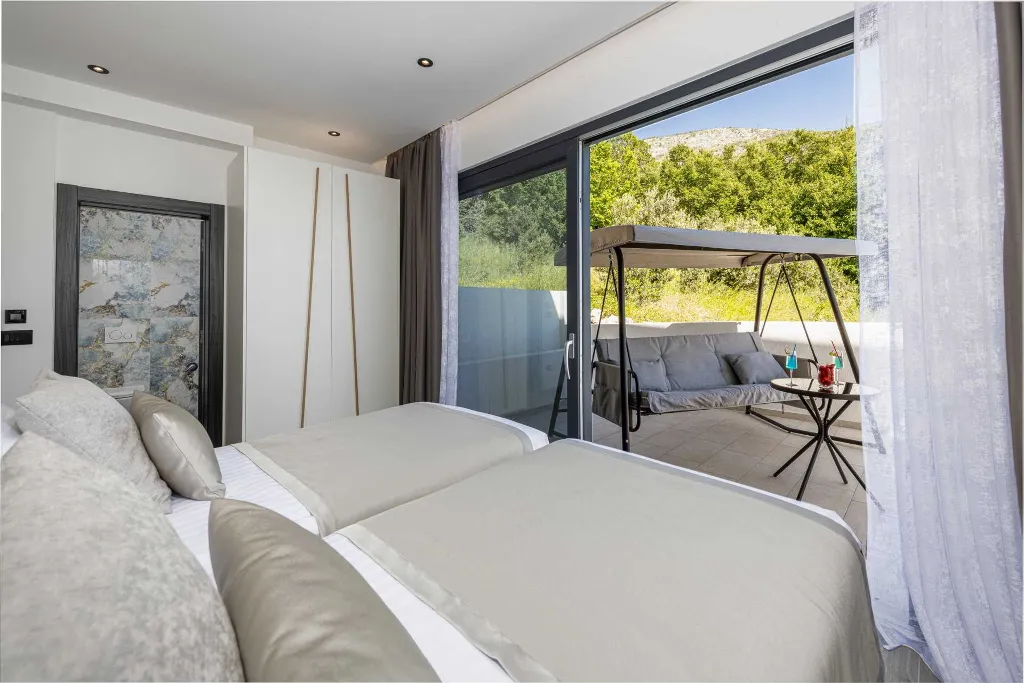 Modern 5-Bedroom Villa With Pool in Plat, Croatia