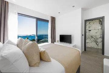 Modern 5-Bedroom Villa With Pool in Plat, Croatia