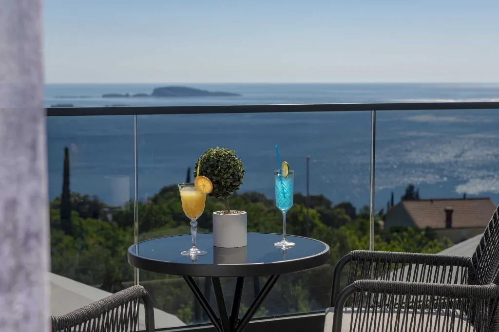 Modern 5-Bedroom Villa With Pool in Plat, Croatia
