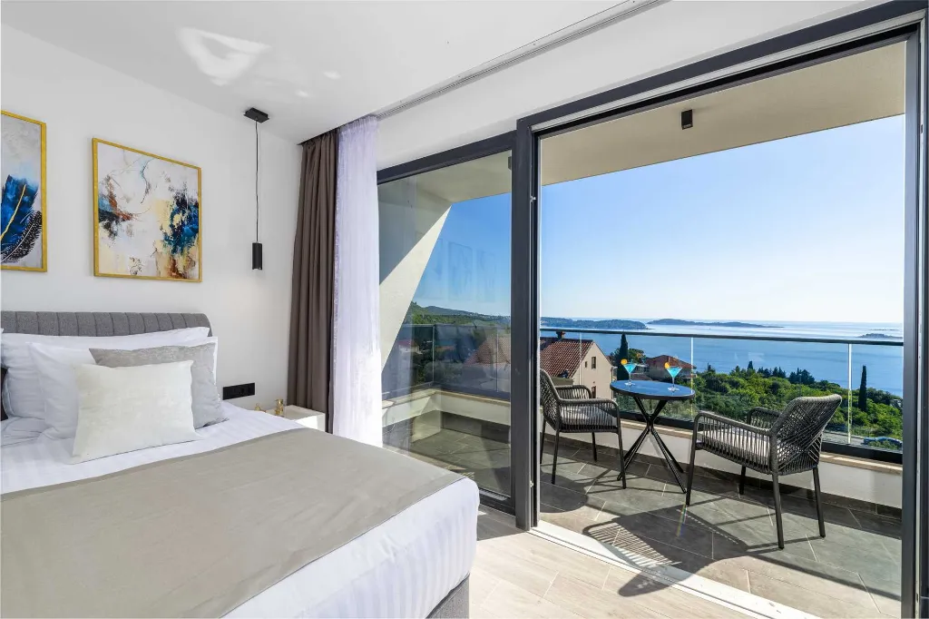 Modern 5-Bedroom Villa With Pool in Plat, Croatia