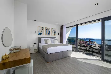 Modern 5-Bedroom Villa With Pool in Plat, Croatia