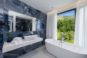 Modern 5-Bedroom Villa With Pool in Plat, Croatia