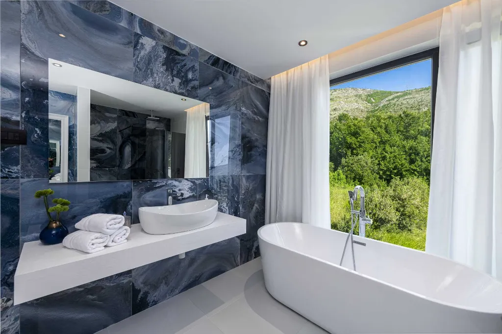 Modern 5-Bedroom Villa With Pool in Plat, Croatia
