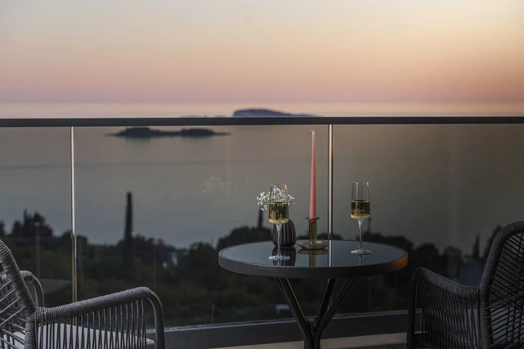 Modern 5-Bedroom Villa With Pool in Plat, Croatia