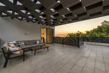 Modern 5-Bedroom Villa With Pool in Plat, Croatia