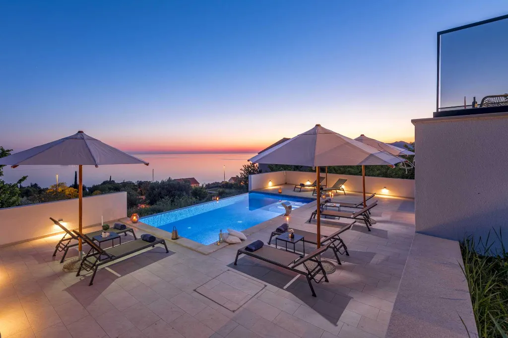 Modern 5-Bedroom Villa With Pool in Plat, Croatia