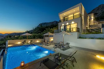 Modern 5-Bedroom Villa With Pool in Plat, Croatia