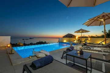 Modern 5-Bedroom Villa With Pool in Plat, Croatia