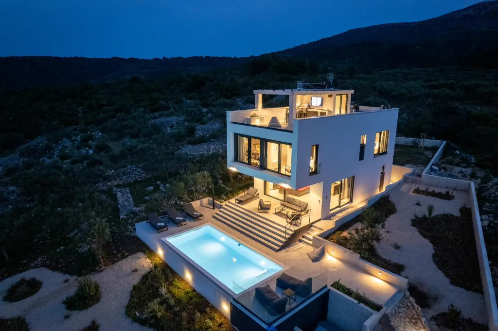 Modern Villa with Heated Pool in Stari Grad
