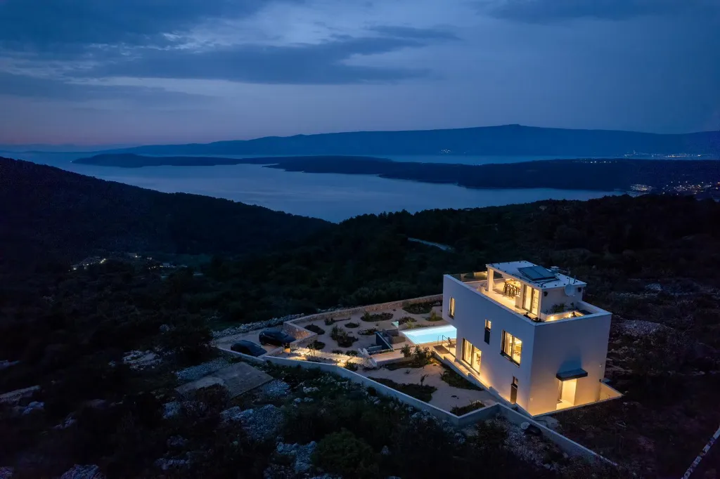 Modern Villa with Heated Pool in Stari Grad