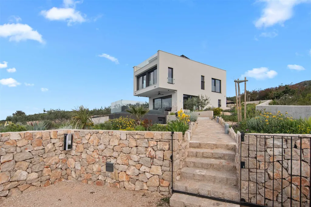 Modern Villa with Heated Pool in Stari Grad