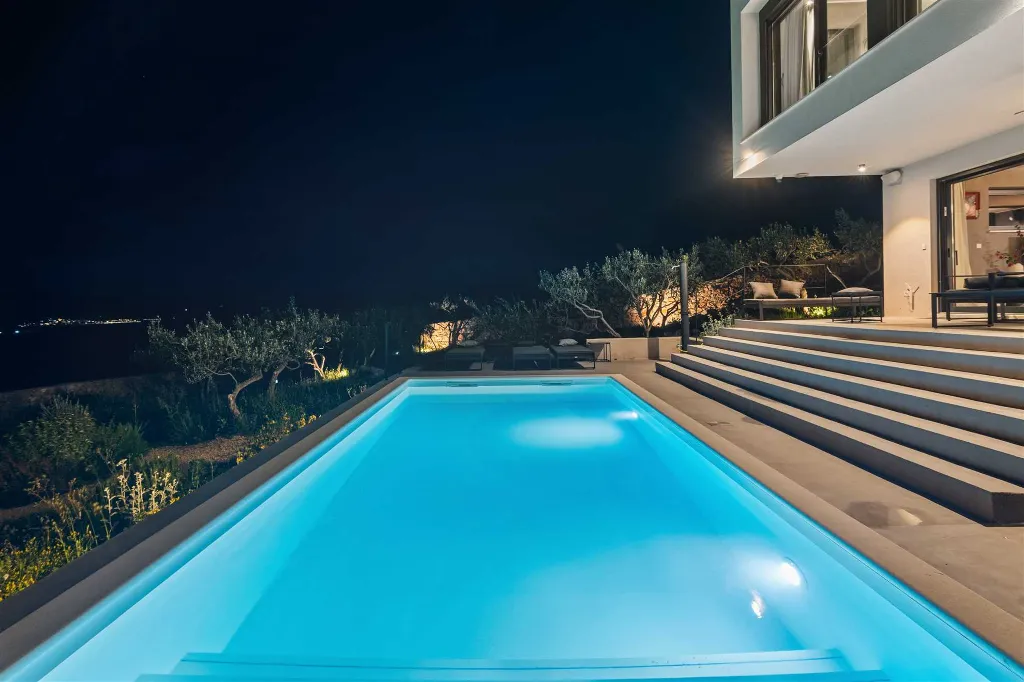 Modern Villa with Heated Pool in Stari Grad