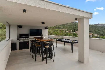 Modern Villa with Heated Pool in Stari Grad