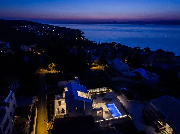 Contemporary Pool Villa in Sutivan