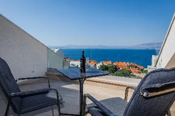 Contemporary Pool Villa in Sutivan