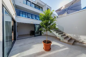 Contemporary Pool Villa in Sutivan