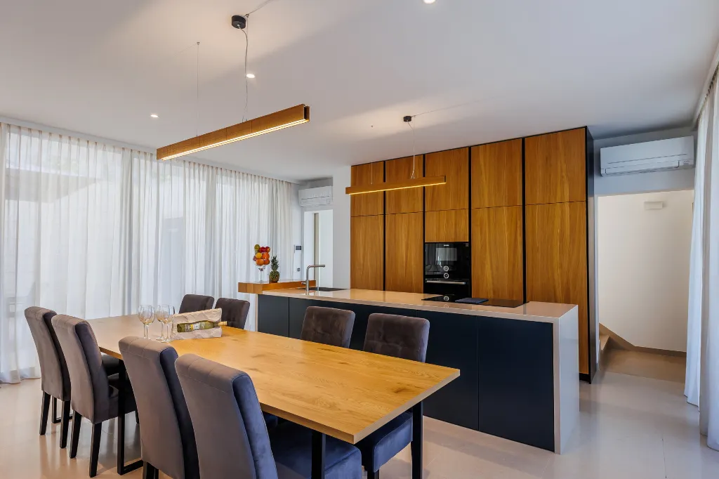 Contemporary Pool Villa in Sutivan